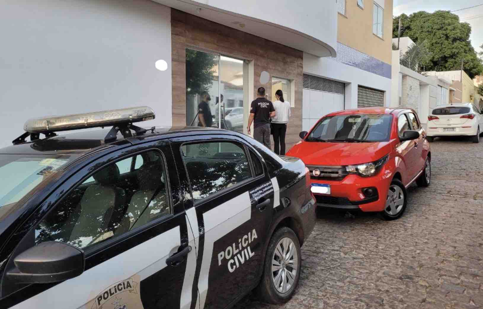 Polícia Civil investiga advogada suspeita de repassar informações para