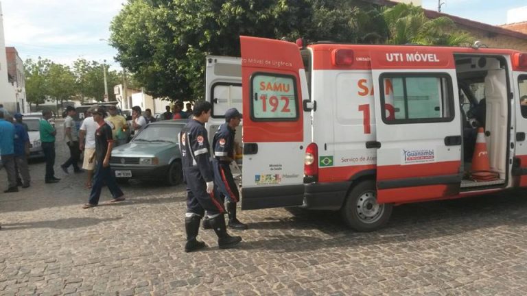 Colisão entre veículos deixa pedestre ferido no centro de Guanambi