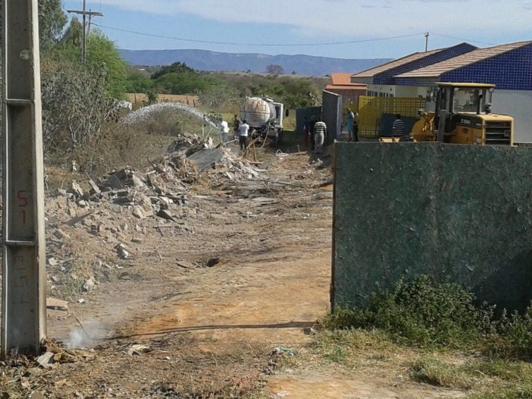 Incêndio em pasto atinge muro de creche no Bairro Pôr do Sol 