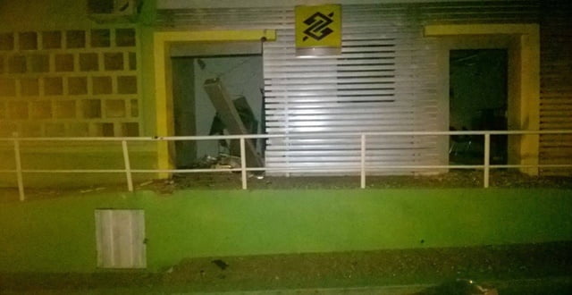 Banco do Brasil de Palmas de Monte Alto é atacado por bandidos que trocam tiros com a polícia
