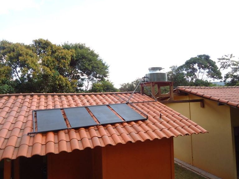 Empresa mineira cria e ensina a fazer aquecedor solar de R$500