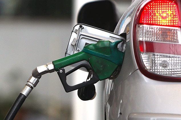 Gasolina deve subir no mínimo R$0,17, afirma sindicato