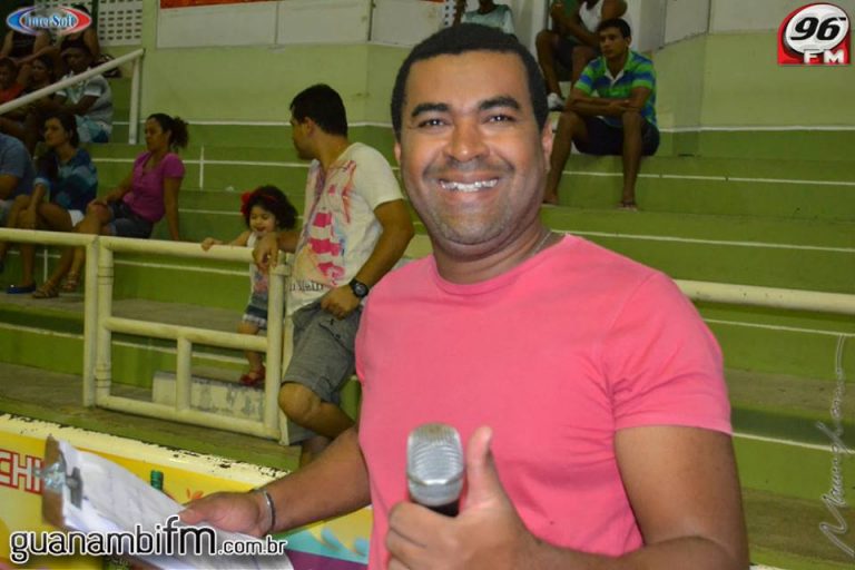 Dono de uma das vozes mais conhecidas da região de Guanambi completa 40 anos nesta sexta-feira – Parabéns Romilson Rodrigues