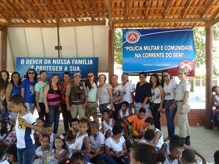 17º Batalhão realiza entrega de brinquedos para crianças
