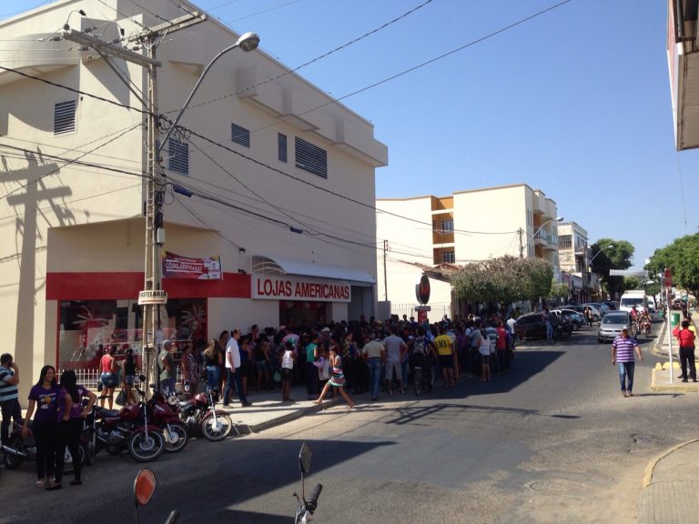 Multidão comparece na inauguração das Lojas Americanas em Guanambi