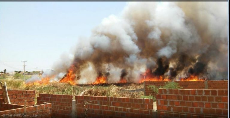 Fogo e fumaça incomodam moradores do bairro Novo Horizonte