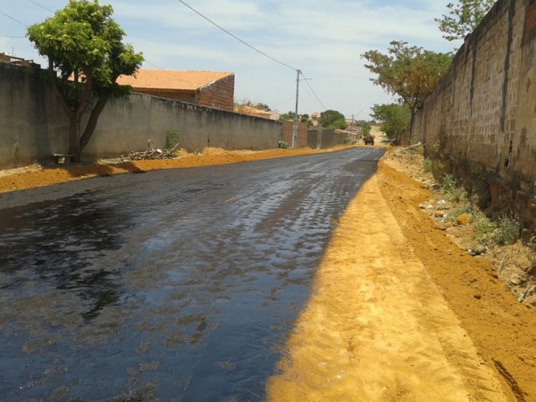 Ruas do bairro São Francisco começam a ganhar densa camada de asfalto