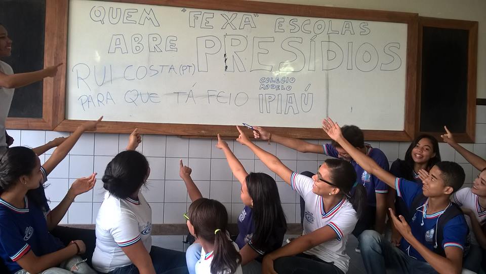 Como o PSDB de São Paulo, PT da Bahia ensaia fechamento de escolas