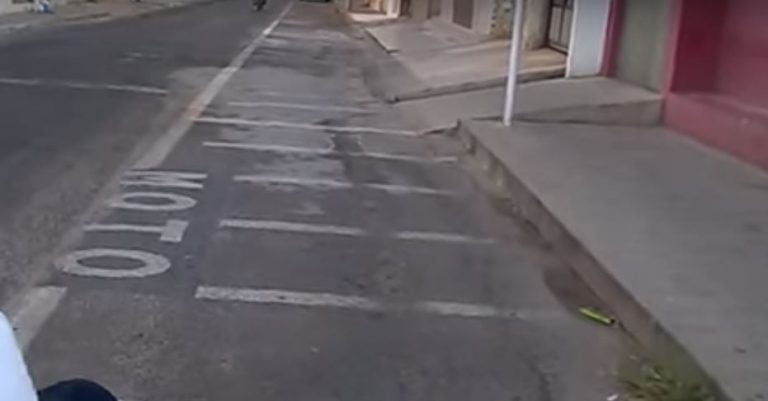 Guanambi: Calçadas irregulares e com obstruções dificultam a vida de deficientes