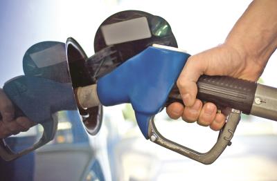 Petrobras estuda reduzir preço da gasolina