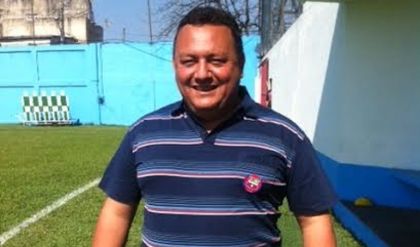 Foto mostra Mazola, técnico do Flamengo de Guanambi