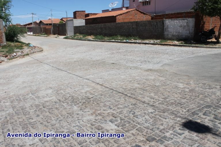 Prefeitura de Guanambi finaliza obras de pavimentação no Bairro Ipiranga e inicia nova frente no Bairro Aeroporto Velho