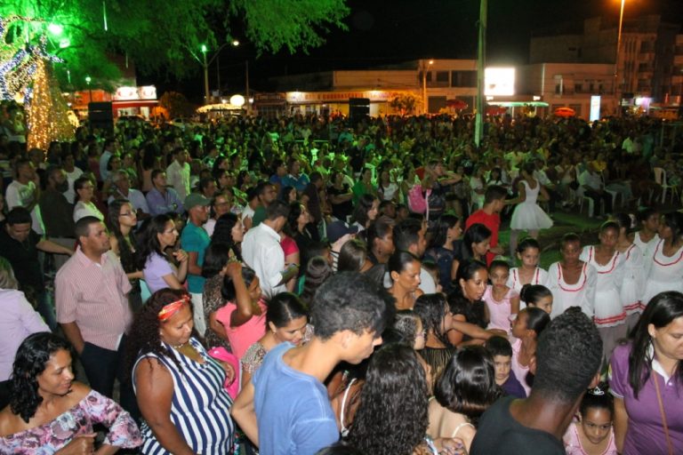 SHOW DO “IR AO POVO” CELEBRA NOITE RELIGIOSA NO PRESÉPIO NATALINO