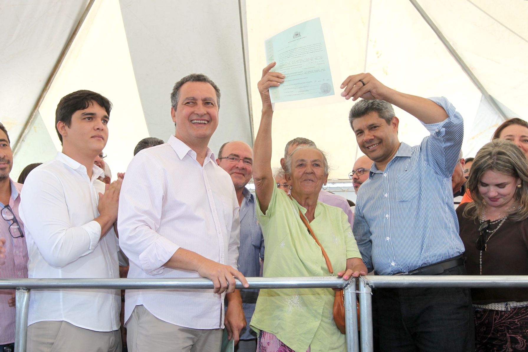 Seis mil famílias rurais recebem título de terra em Guanambi