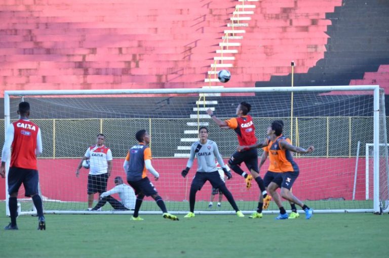 Equipe do Vitória só chega à Guanambi no dia do jogo em aviões fretados.