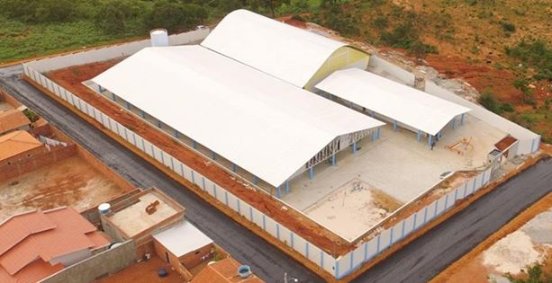 Prefeito Charles Fernandes inaugura moderno colégio no Distrito de Morrinhos nesta sexta (18)