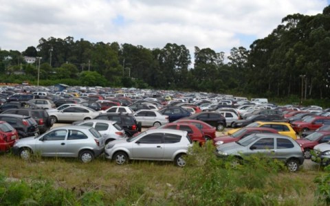 Superintendência de Trânsito de Guanambi vai leiloar 354 veículos apreendidos no pátio