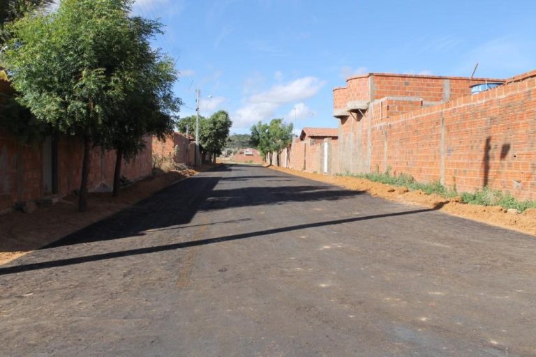 Guanambi: Ruas do bairro Beija-Flor recebem pavimentação