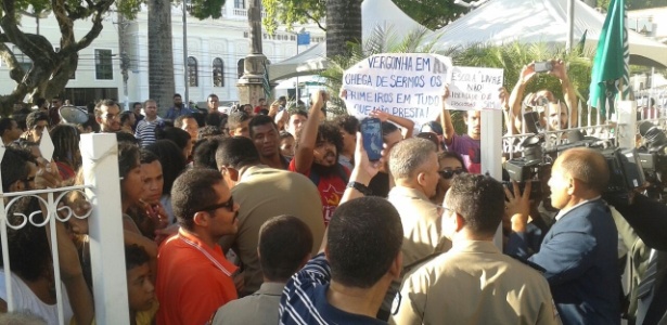 Deputados do Alagoas aprovam Lei que pune professores que falam de política