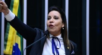 Mulher de prefeito preso, deputada Raquel Muniz reitera elogio ao marido