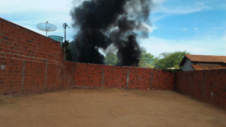 Princípio de Incêndio no departamento de trânsito assusta moradores vizinhos