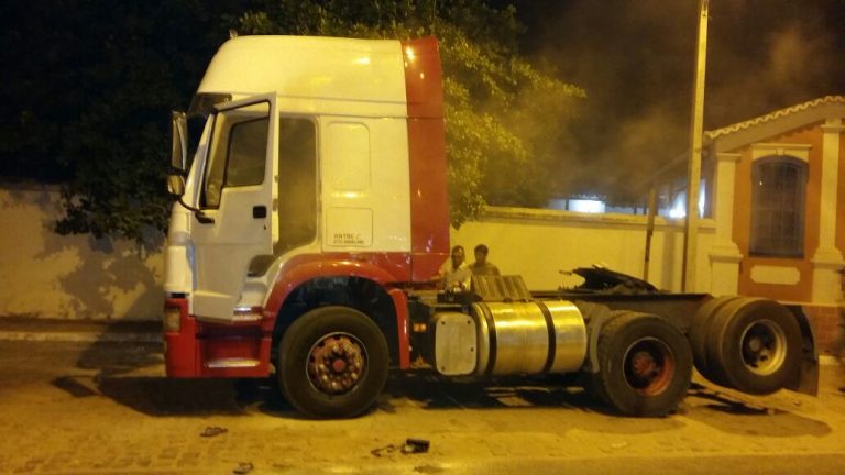 ‘Cavalo Mecânico’ pega fogo no centro de Guanambi