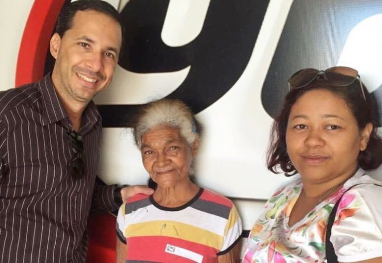 Solidariedade: Mulher busca ajuda para vizinha idosa que está cega 