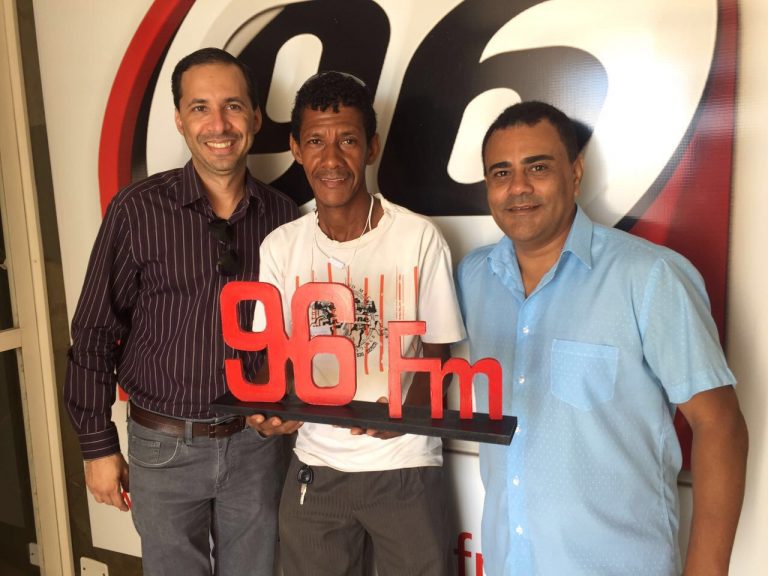 “A lenda” visita estúdio da 96FM