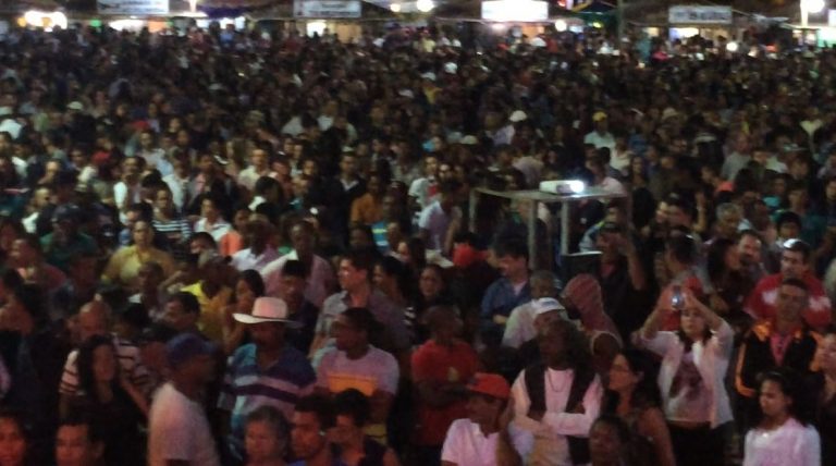Terceiro dia de São João do Gurutuba tem praça cheia