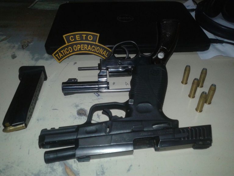 Errata: Jovens presos com armas não foram colocados em liberdade