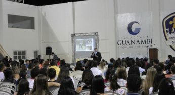 Professor Claudio Carneiro promove palestra com o tema “Construindo o seu futuro” na Faculdade de Guanambi