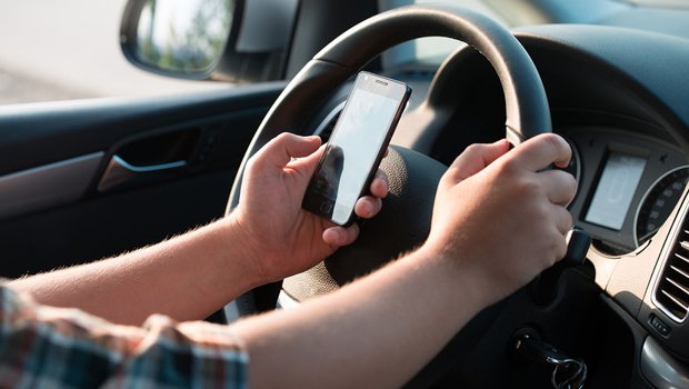 Uso de celular ao volante