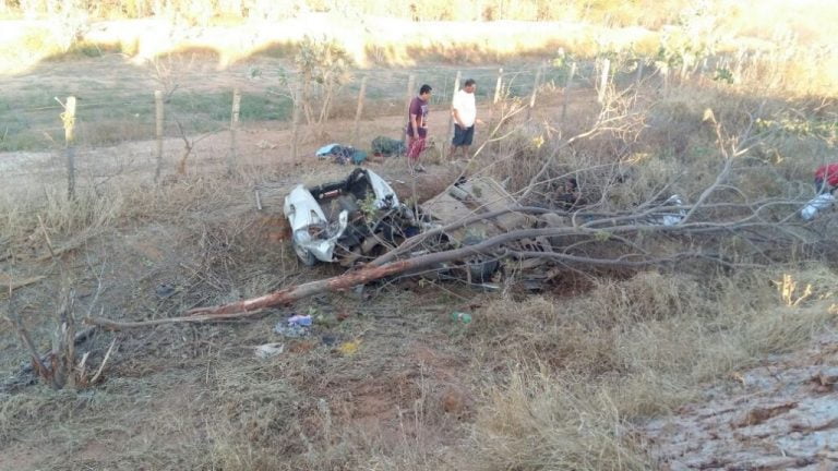 Duas pessoas morrem e três ficam feridas em grave acidente na tarde deste sábado, em Sítio do Mato