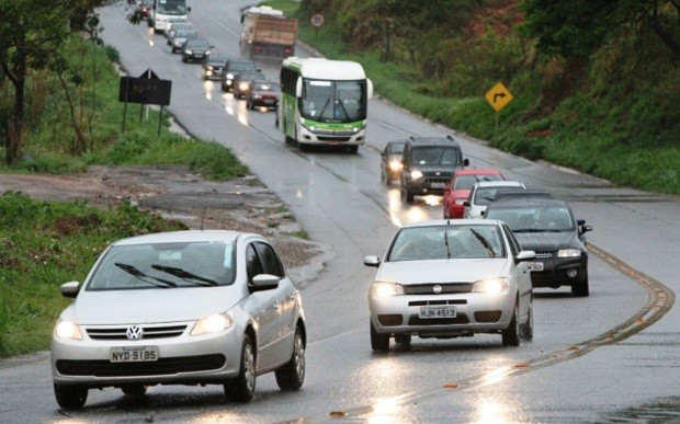 3 mil motoristas já foram multados por dirigir com farol baixo desligado de dia