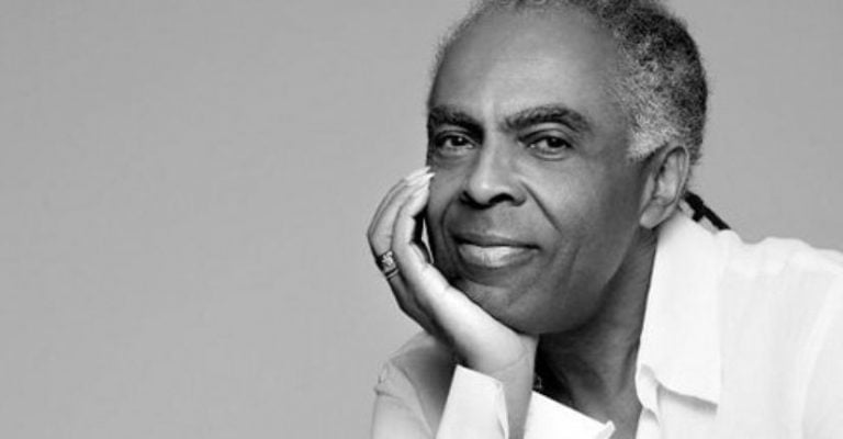 Cantor Gilberto Gil volta a ser internado em São Paulo