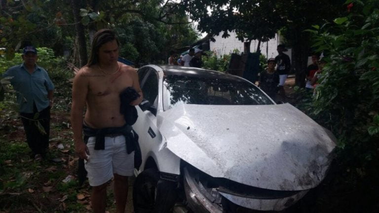 Ex-cantor da Calcinha Preta sofre acidente
