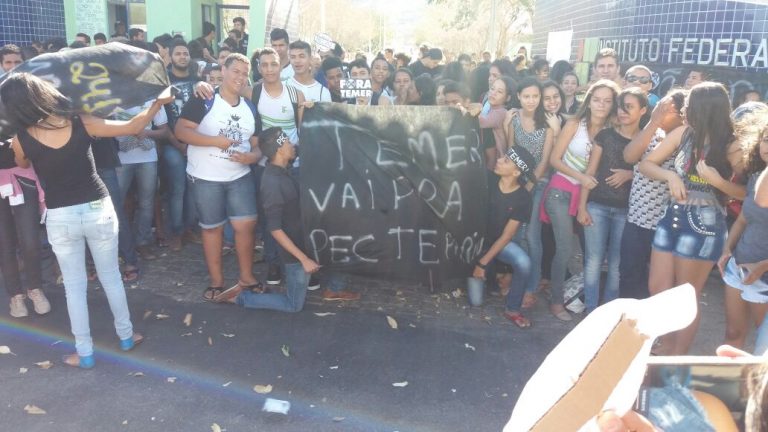 Estudantes do IF Baiano Campus Guanambi protestam contra PEC 241