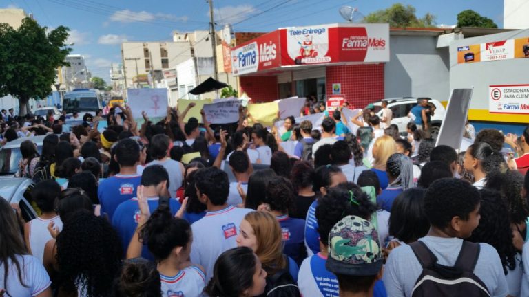 Guanambi: Estudantes e entidades protestam contra PEC 241 nesta segunda