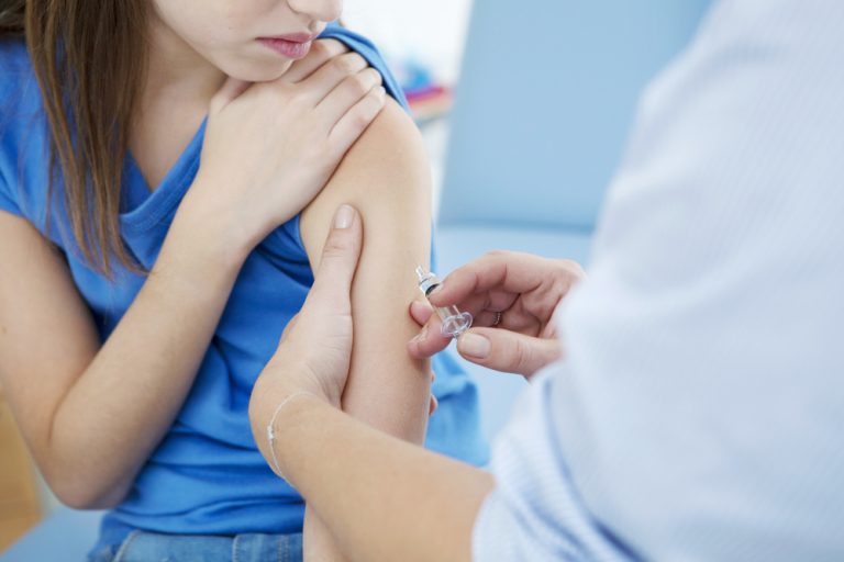 Mais de 93% do público-alvo de meninas ainda foi vacinado contra HPV na Bahia