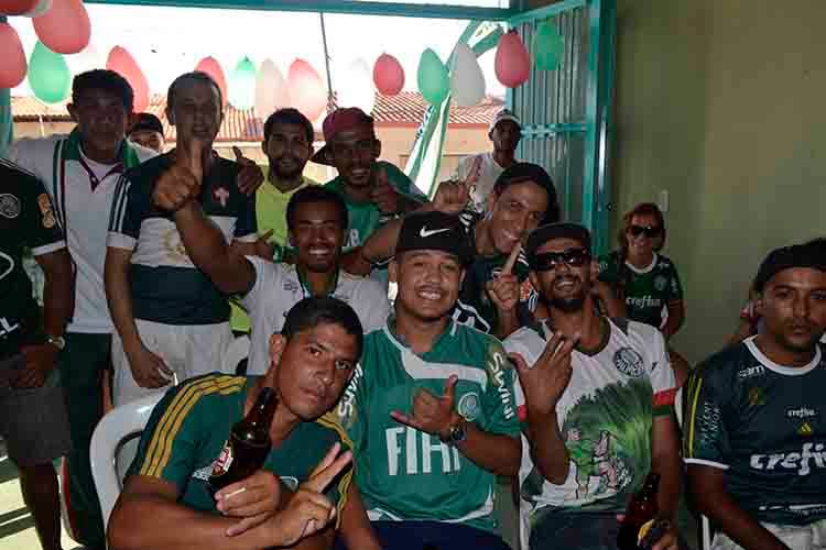 Torcida organizada do Palmeiras em Guanambi festeja título de Campeão Brasileiro