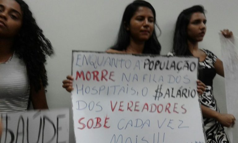 Muita gente e pouco debate na Câmara dos Vereadores de Guanambi nesta segunda (31)