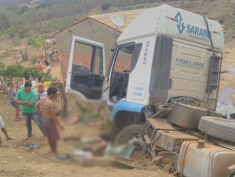 Motorista tem braço decepado em acidente com carreta na BR-430 entre Caetité e Igaporã