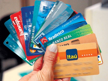 Um em cada quatro usuários de cartão de crédito entrou no rotativo em fevereiro