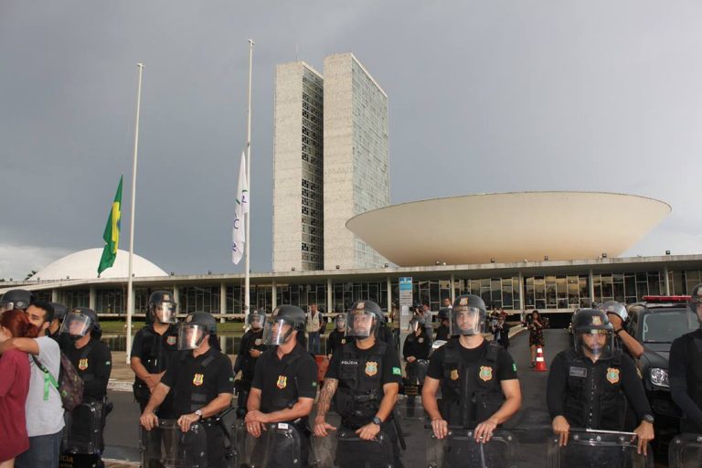 Vídeo: Protesto conta a PEC 55 em Brasília
