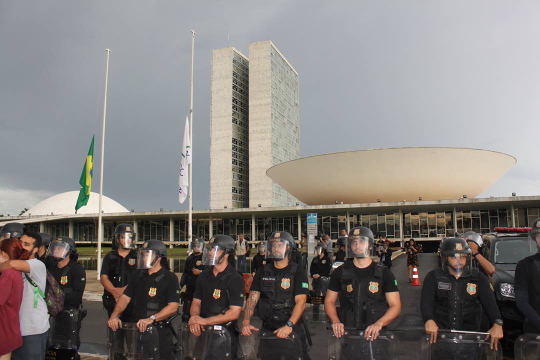 Vídeo: Protesto conta a PEC 55 em Brasília