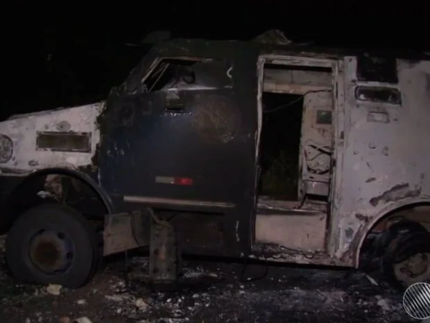 Mais um carro-forte é explodido por criminosos na Bahia