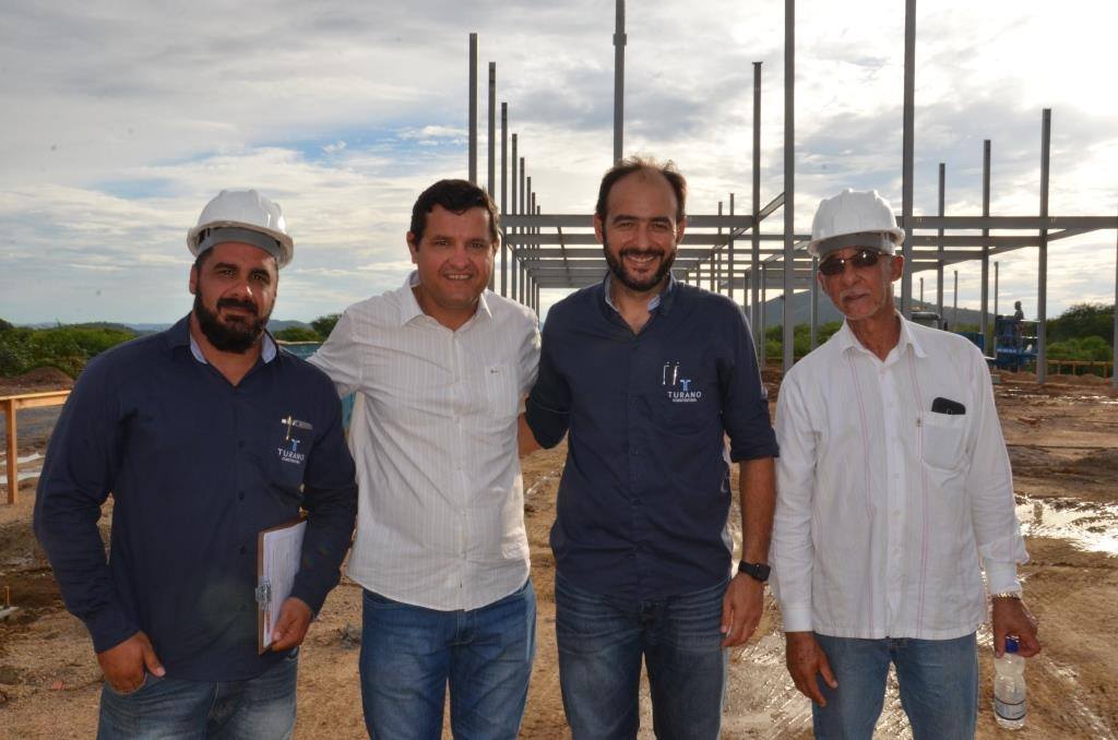 Jairo Magalhães visita os avanços da obra do Campus das Faculdades Integradas Pitágoras.