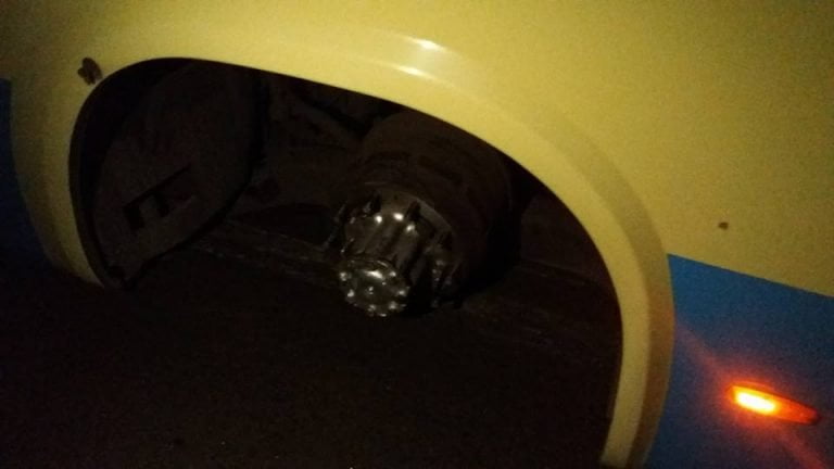 Roda de ônibus da Novo Horizonte se solta durante viagem de Urandi para Salvador