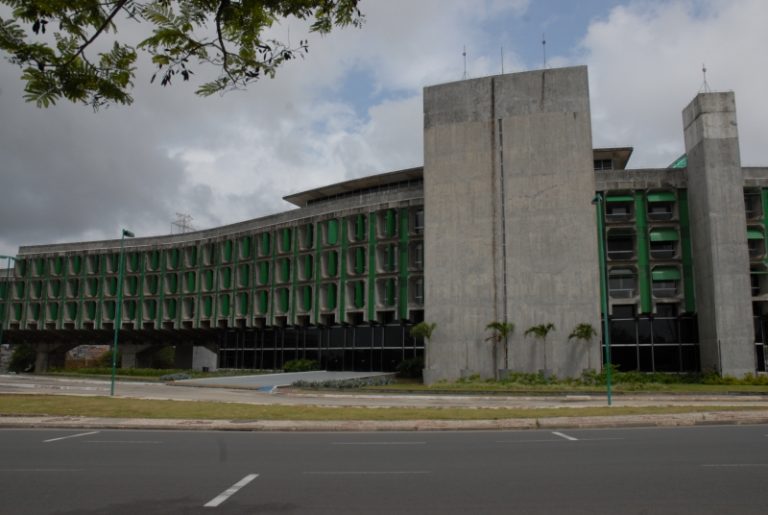 Secretaria de Educação diz que REDA não inviabiliza concurso