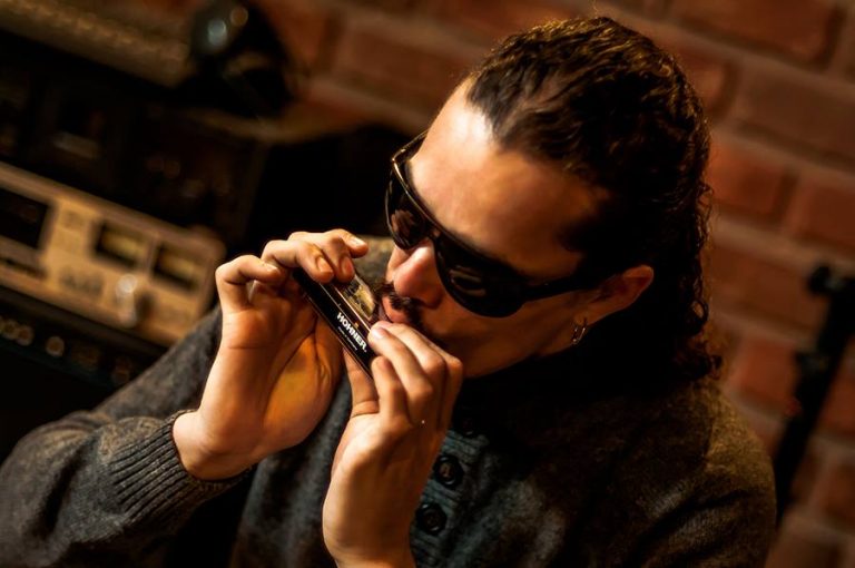 De Guanambi: Túlio Augusto, O Mago Musical, lança álbum em Portugal